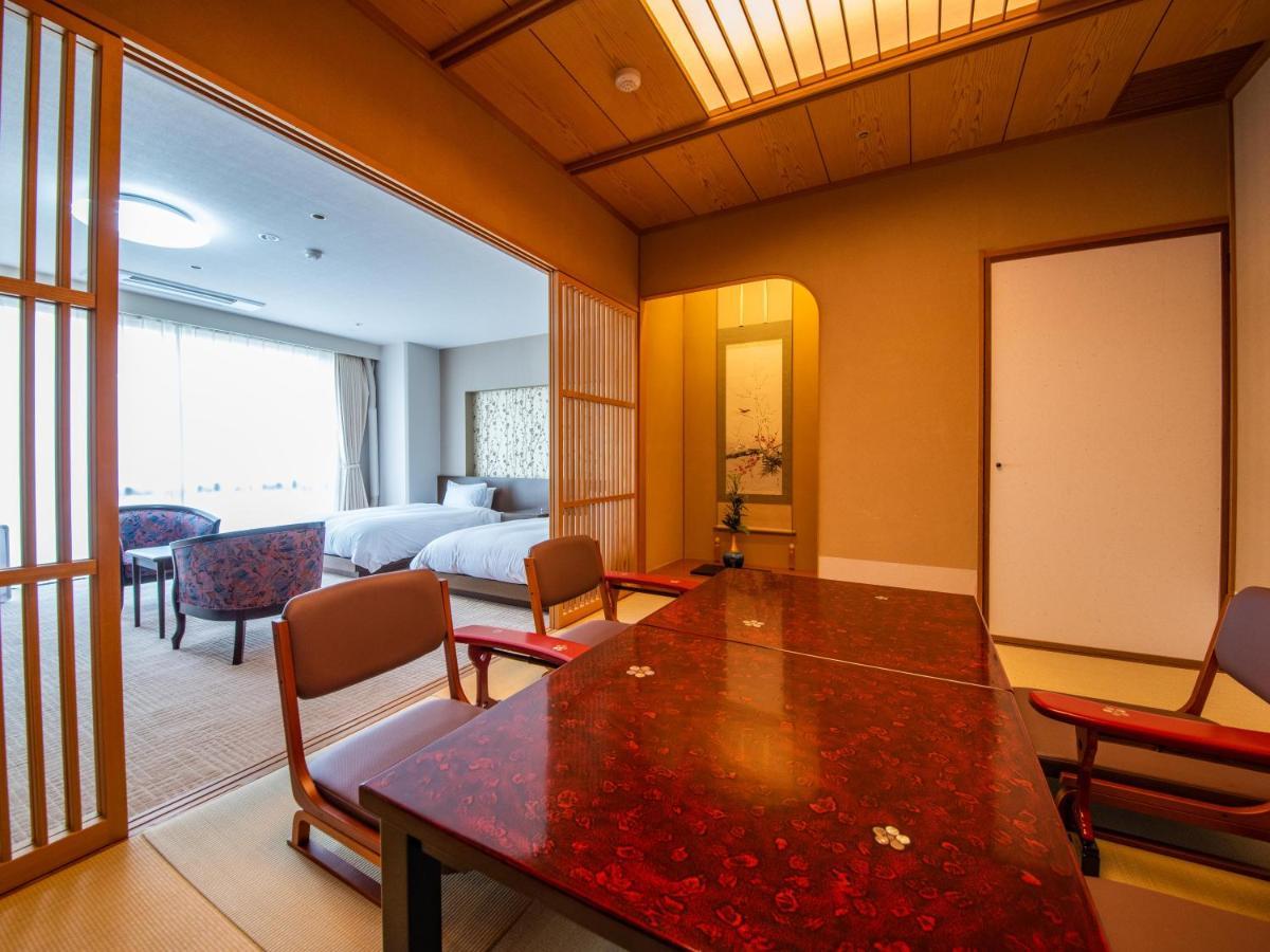 Yamashiro Onsen Miyabi No Yado Kaga Hyakumangoku Hotel Екстериор снимка