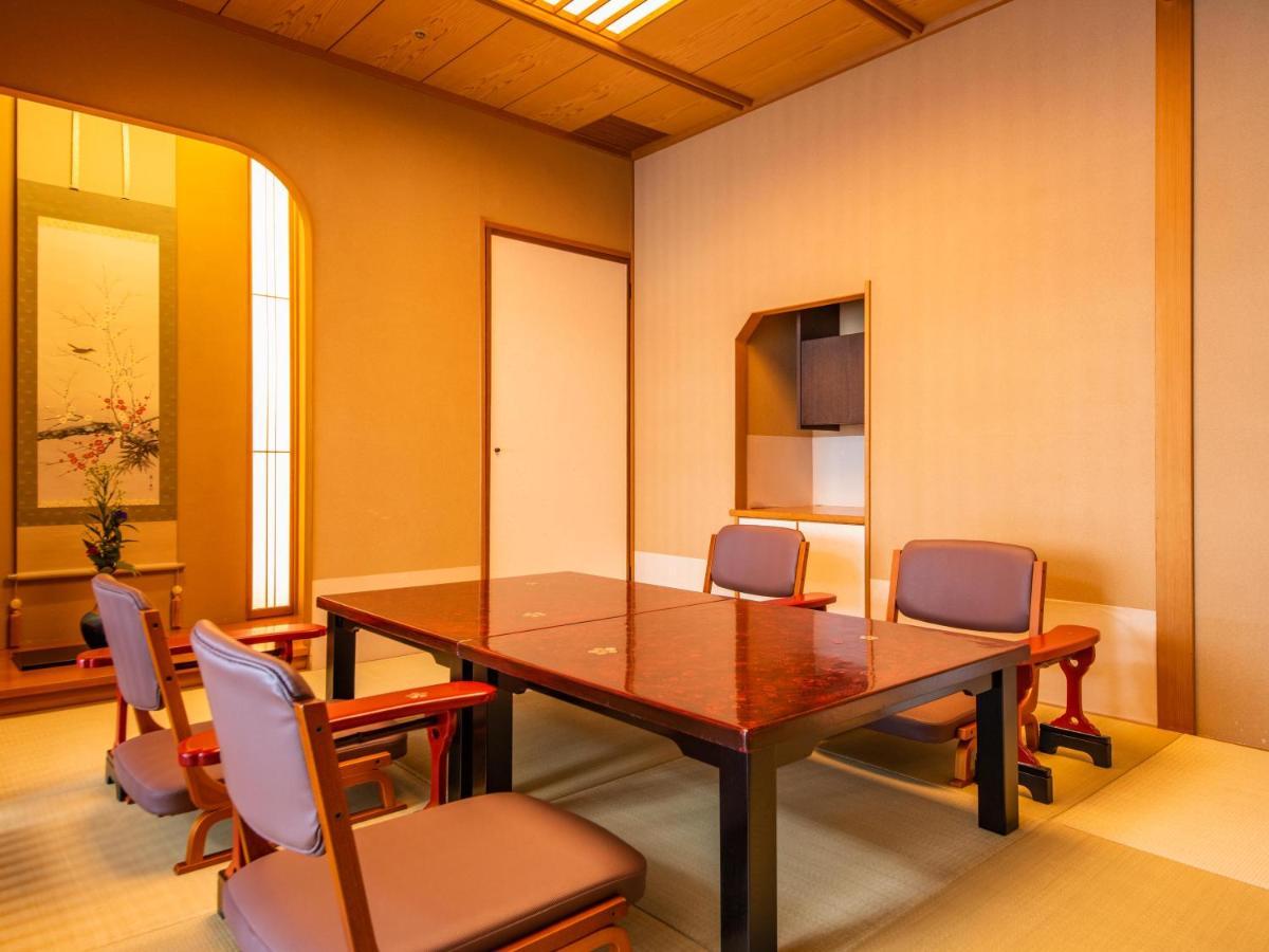 Yamashiro Onsen Miyabi No Yado Kaga Hyakumangoku Hotel Екстериор снимка