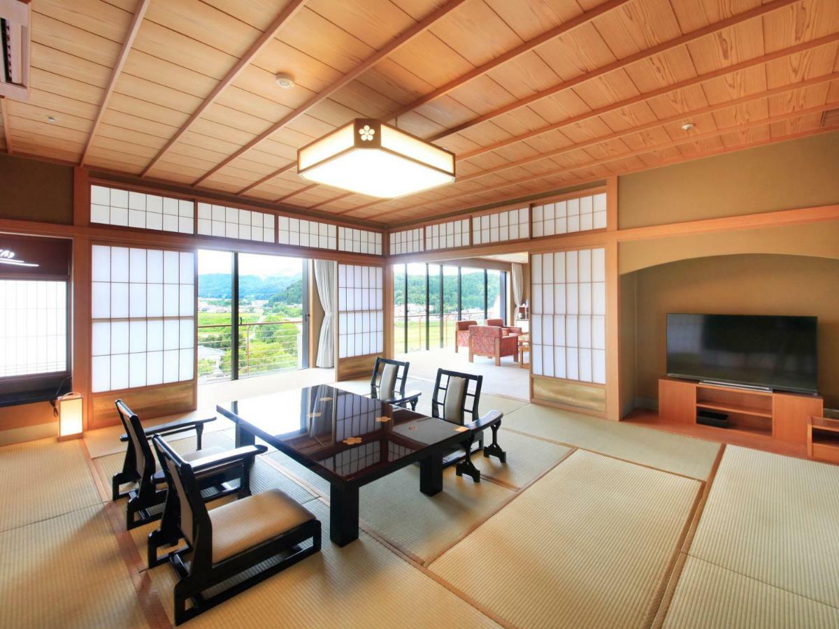 Yamashiro Onsen Miyabi No Yado Kaga Hyakumangoku Hotel Екстериор снимка