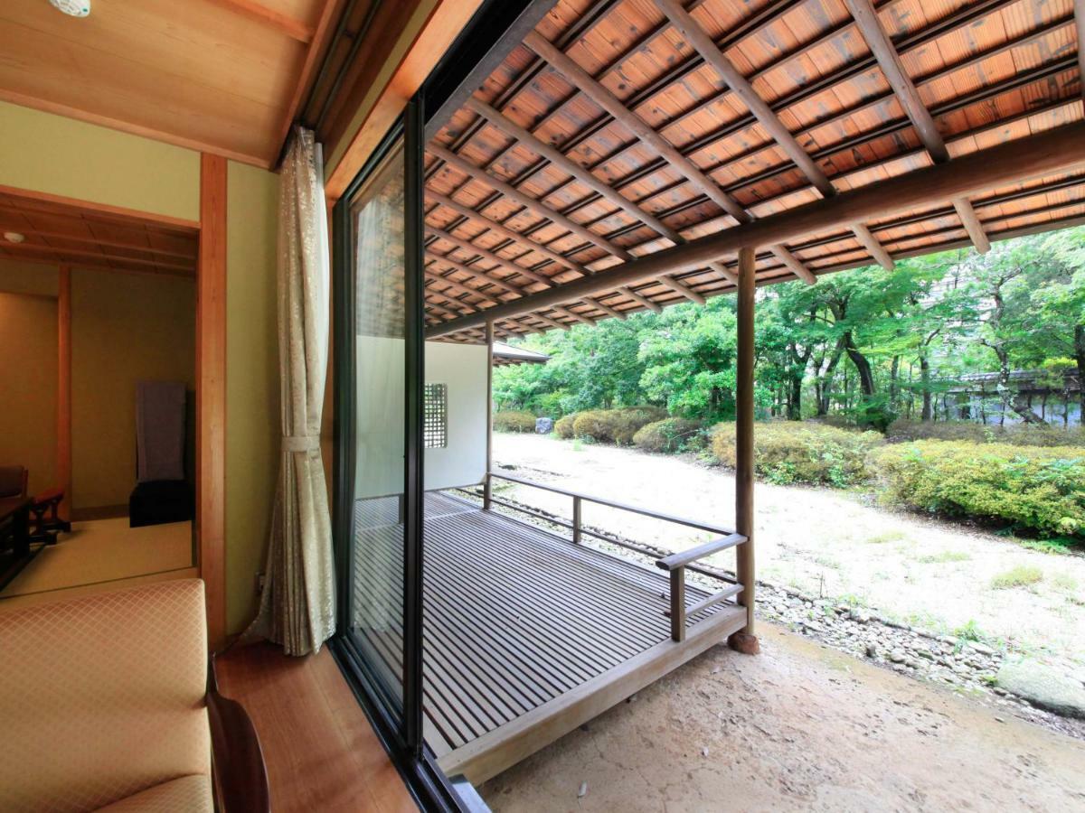 Yamashiro Onsen Miyabi No Yado Kaga Hyakumangoku Hotel Екстериор снимка