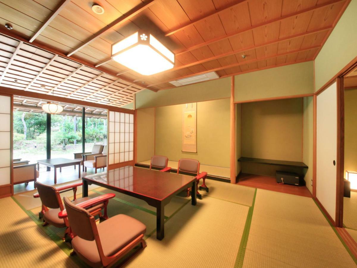 Yamashiro Onsen Miyabi No Yado Kaga Hyakumangoku Hotel Екстериор снимка