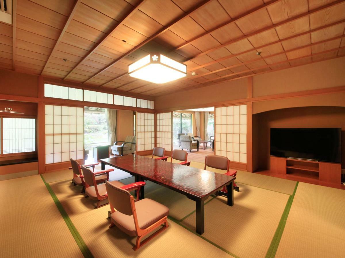 Yamashiro Onsen Miyabi No Yado Kaga Hyakumangoku Hotel Екстериор снимка