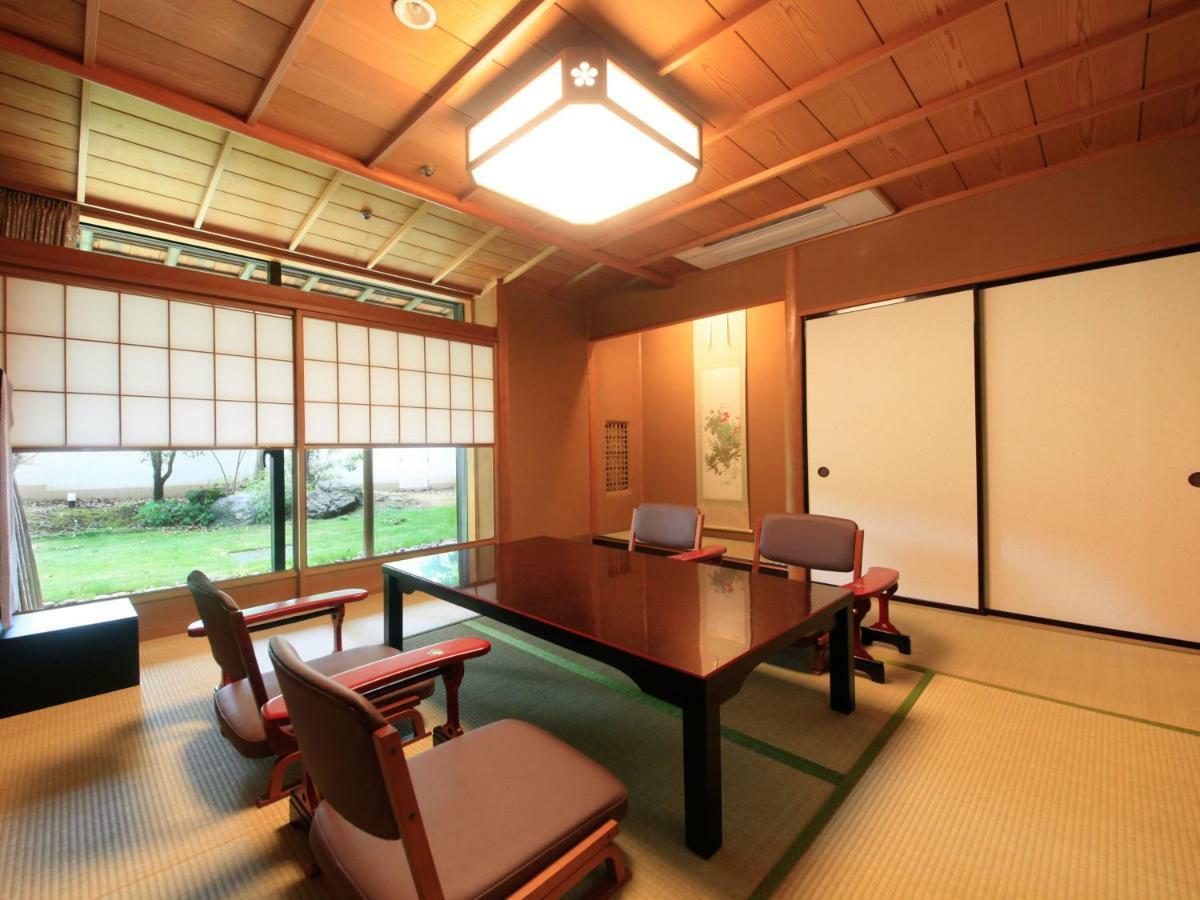 Yamashiro Onsen Miyabi No Yado Kaga Hyakumangoku Hotel Екстериор снимка