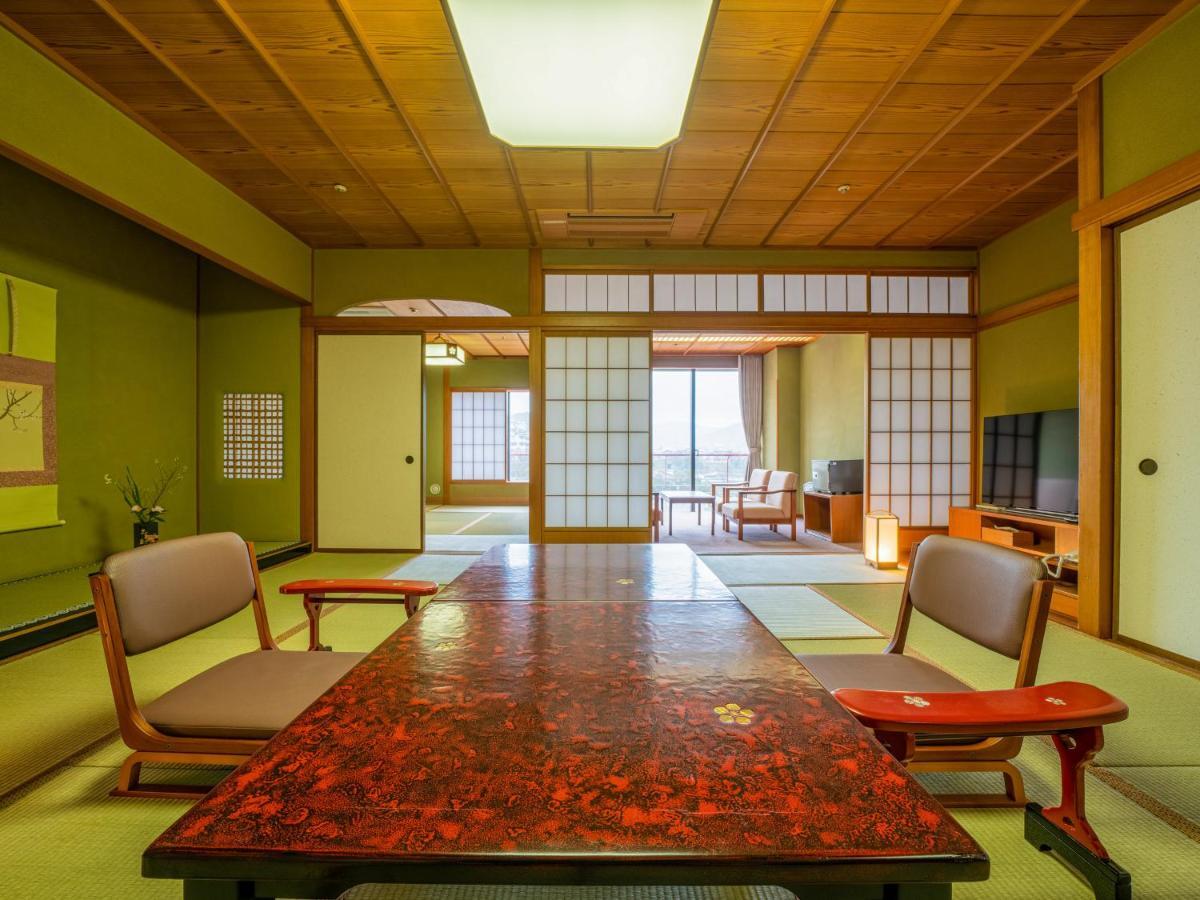 Yamashiro Onsen Miyabi No Yado Kaga Hyakumangoku Hotel Екстериор снимка