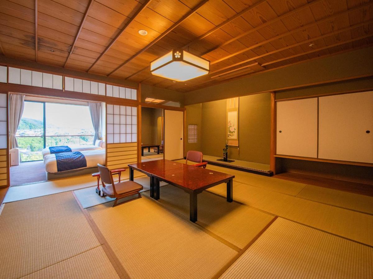 Yamashiro Onsen Miyabi No Yado Kaga Hyakumangoku Hotel Екстериор снимка