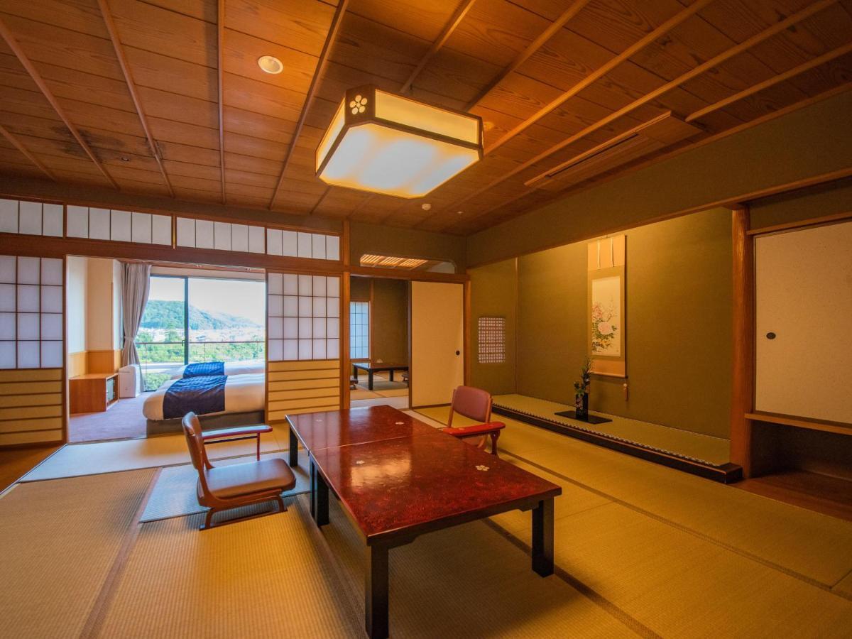 Yamashiro Onsen Miyabi No Yado Kaga Hyakumangoku Hotel Екстериор снимка